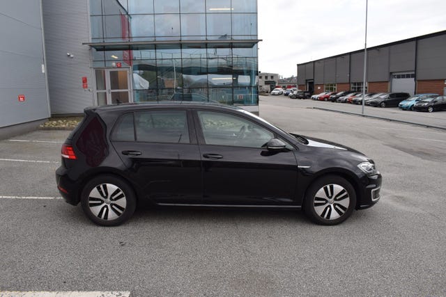 WVWZZZAUZJW903914 2018 VOLKSWAGEN GOLF-3