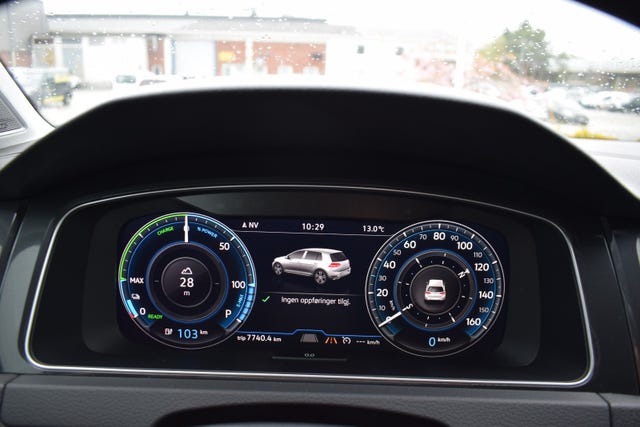 2018 VOLKSWAGEN GOLF - 18