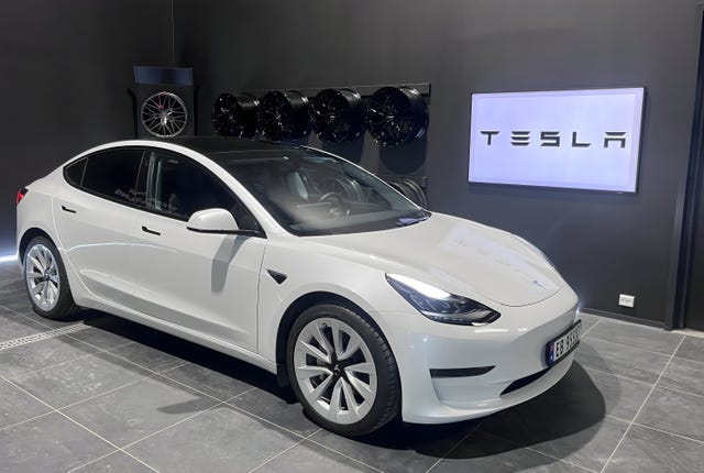 5YJ3E7EB0MF825593 2021 TESLA MODEL 3-1