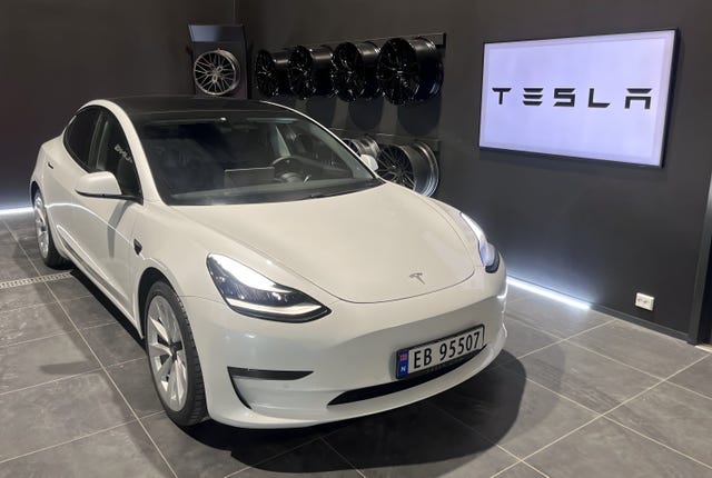 5YJ3E7EB0MF825593 2021 TESLA MODEL 3-2