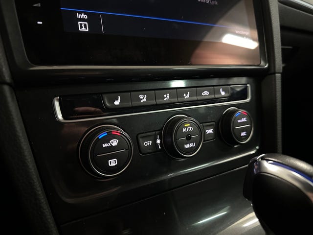 2018 VOLKSWAGEN GOLF - 32