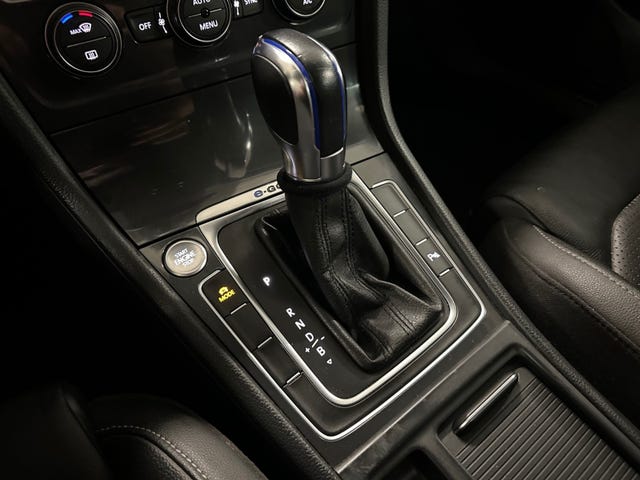 2018 VOLKSWAGEN GOLF - 33
