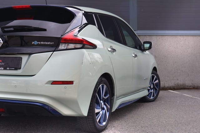 2018 NISSAN LEAF - 11