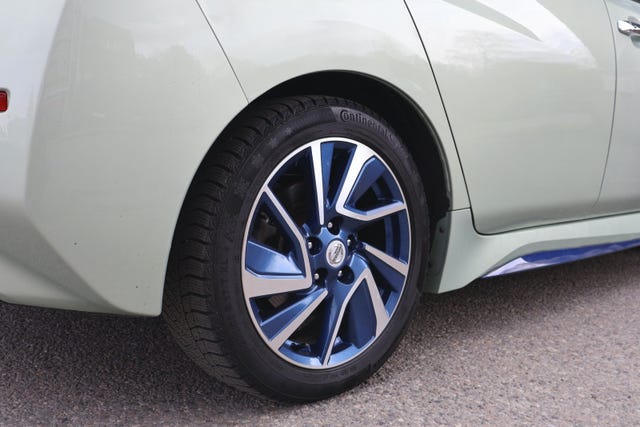 2018 NISSAN LEAF - 12