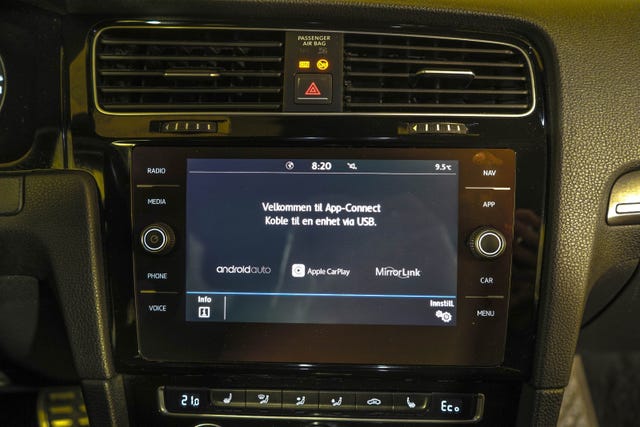 2018 VOLKSWAGEN GOLF - 24