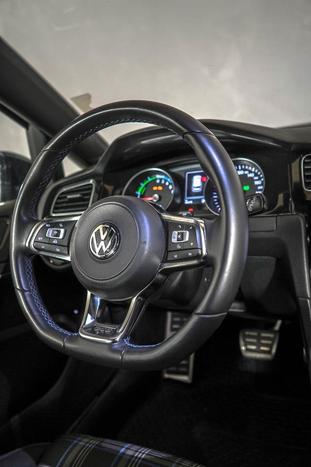 2018 VOLKSWAGEN GOLF - 16