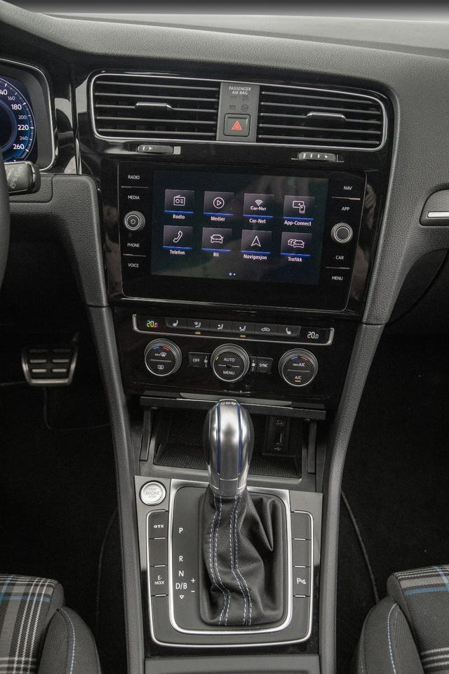 2019 VOLKSWAGEN GOLF - 19