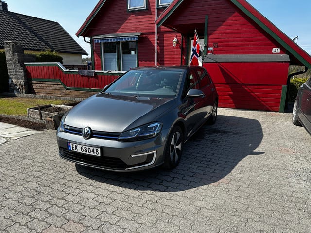 WVWZZZAUZJW906371 2018 VOLKSWAGEN GOLF-0