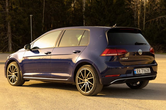 WVWZZZAUZKW915015 2019 VOLKSWAGEN GOLF-2