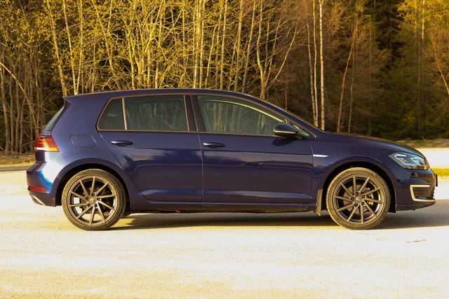 WVWZZZAUZKW915015 2019 VOLKSWAGEN GOLF-4