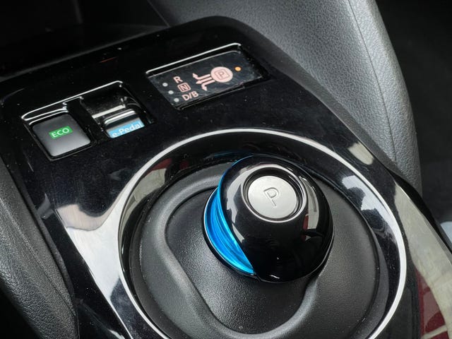 2022 NISSAN LEAF - 18