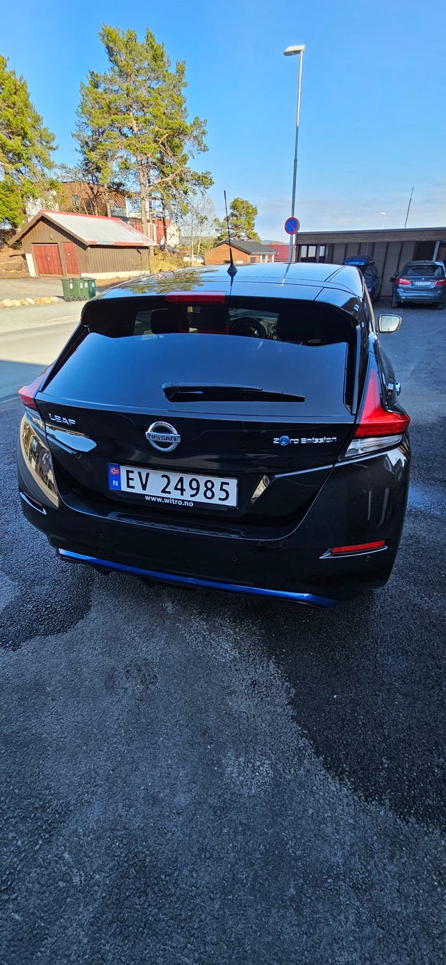 SJNFAAZE1U0031572 2018 NISSAN LEAF-2