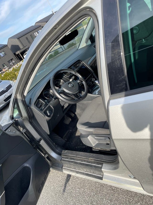 WVWZZZAUZJW901019 2018 VOLKSWAGEN GOLF-4