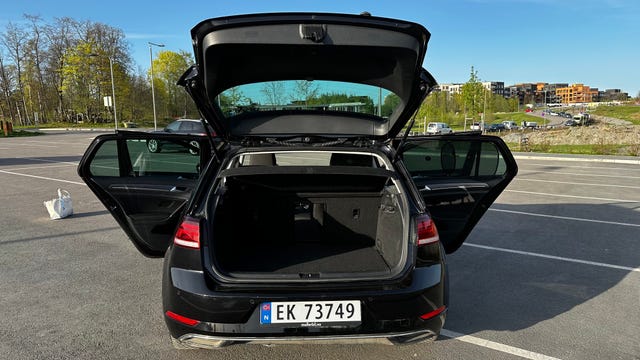 WVWZZZAUZJ8903979 2018 VOLKSWAGEN GOLF-1