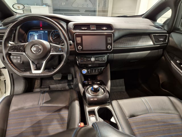 2020 NISSAN LEAF - 11