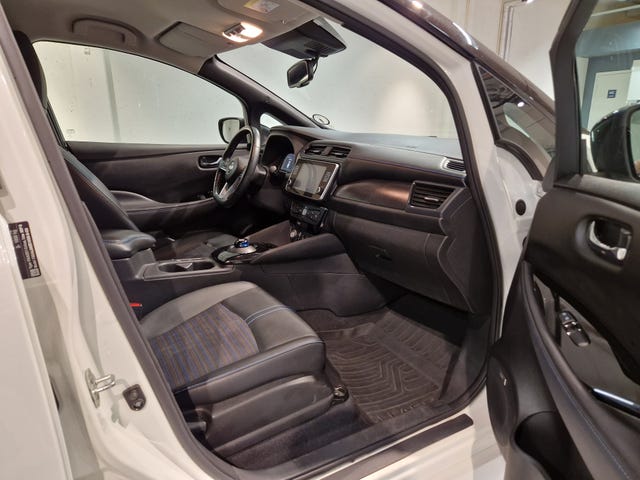 2020 NISSAN LEAF - 10