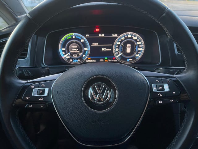 2018 VOLKSWAGEN GOLF - 18