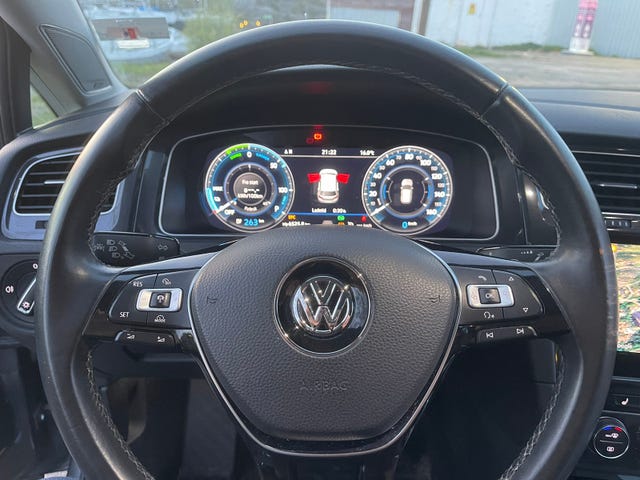 WVWZZZAUZJW906218 2018 VOLKSWAGEN GOLF-1