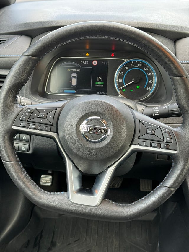 2022 NISSAN LEAF - 9