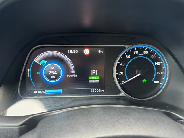 2018 NISSAN LEAF - 32