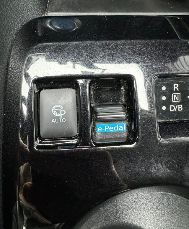 2018 NISSAN LEAF - 24