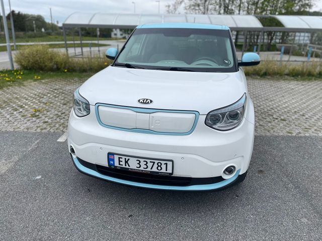 KNAJX81EFH7018687 2017 KIA SOUL-0