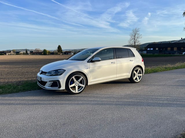 WVWZZZAUZJW813733 2018 VOLKSWAGEN GOLF-3