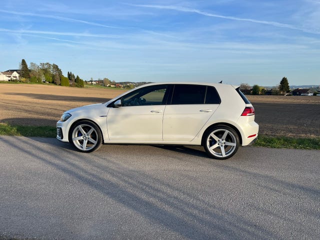 WVWZZZAUZJW813733 2018 VOLKSWAGEN GOLF-4