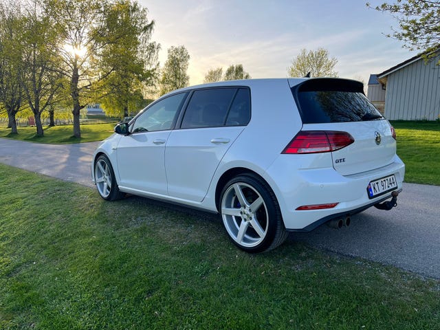 WVWZZZAUZJW813733 2018 VOLKSWAGEN GOLF-1