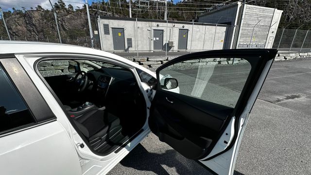 2016 NISSAN LEAF - 25