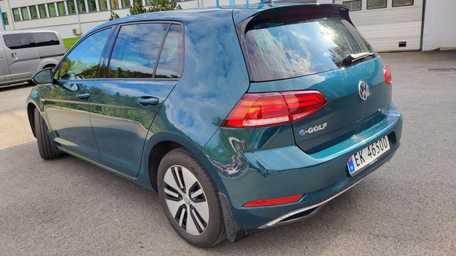 WVWZZZAUZJW900120 2018 VOLKSWAGEN GOLF-1