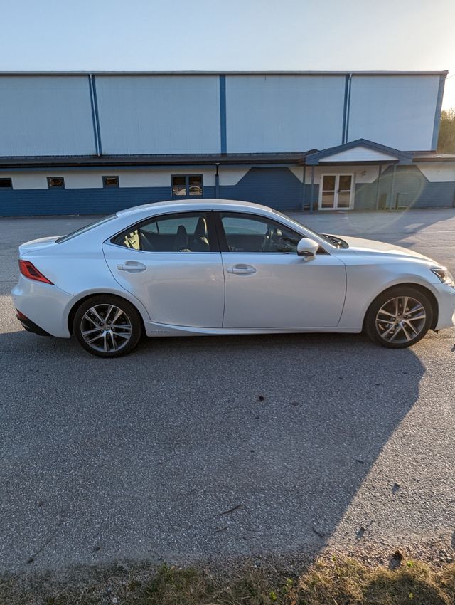 2017 LEXUS IS - 8