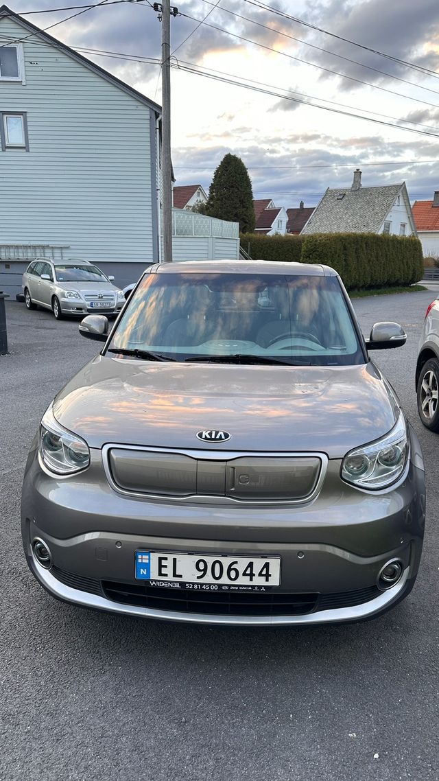 KNAJX81EFG7009032 2016 KIA SOUL-0