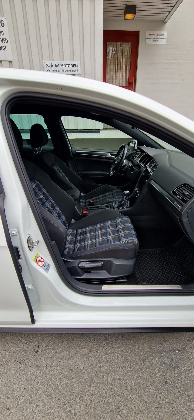 2018 VOLKSWAGEN GOLF - 24