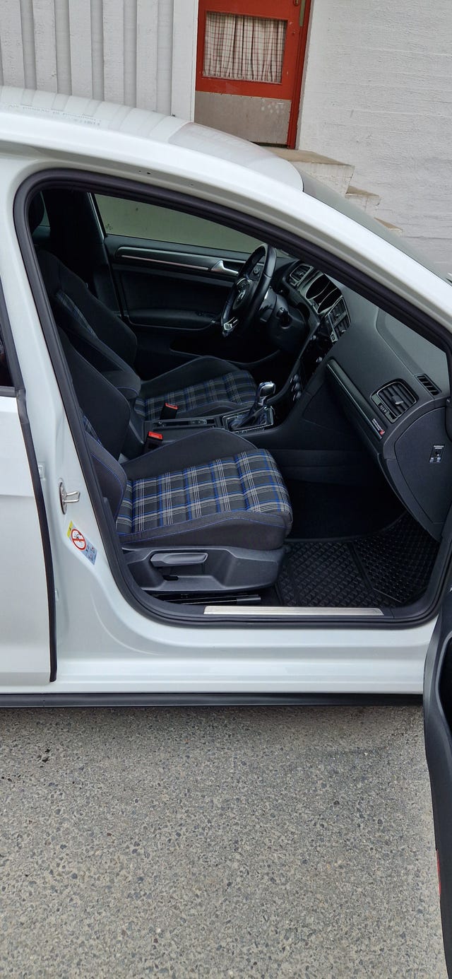 2018 VOLKSWAGEN GOLF - 27