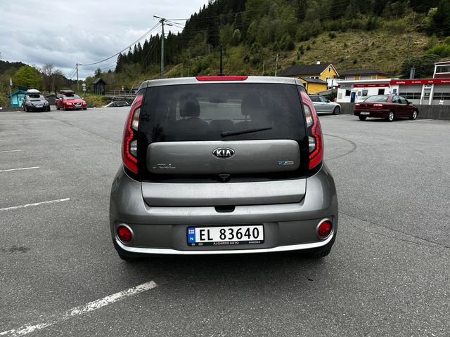 KNAJP81EFG7007158 2016 KIA SOUL-2