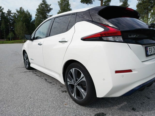 2018 NISSAN LEAF - 12
