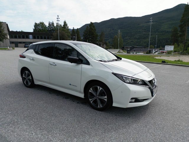 SJNFAAZE1U0028832 2018 NISSAN LEAF-2