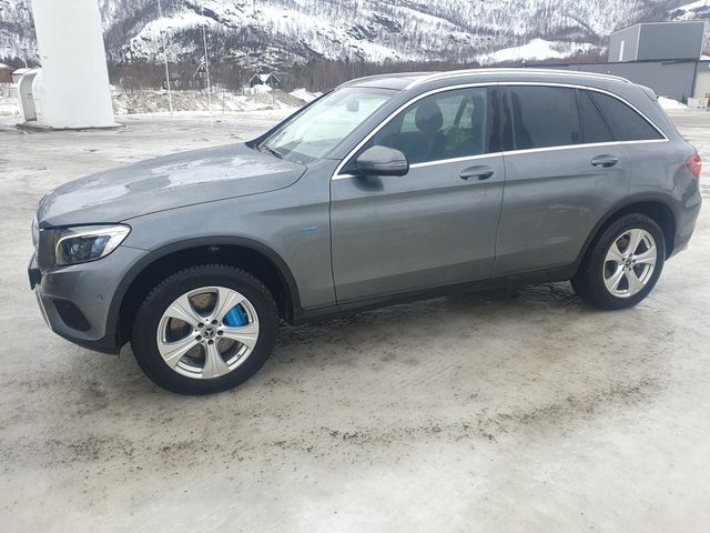 WDC2539541F362578 2017 MERCEDES-BENZ GLC-1