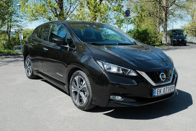 SJNFAAZE1U0014815 2018 NISSAN LEAF-2