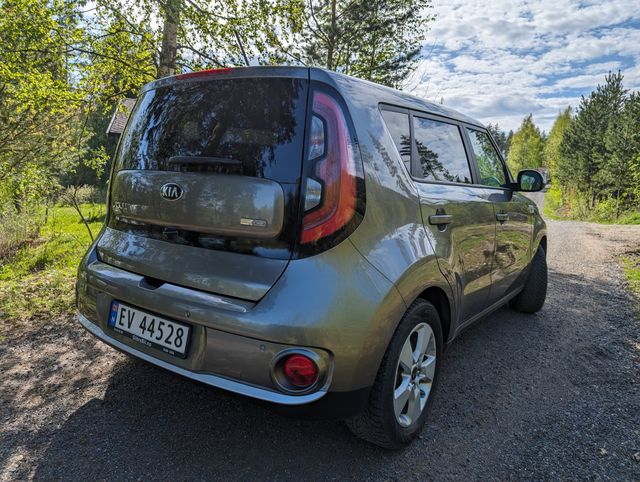 KNAJX81EFK7040051 2019 KIA SOUL-2