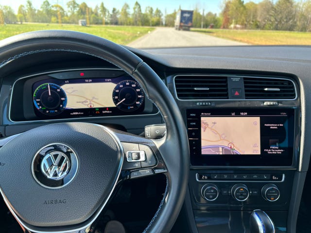 2019 VOLKSWAGEN GOLF - 18