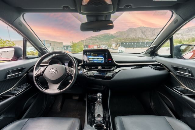 2018 TOYOTA C-HR - 13