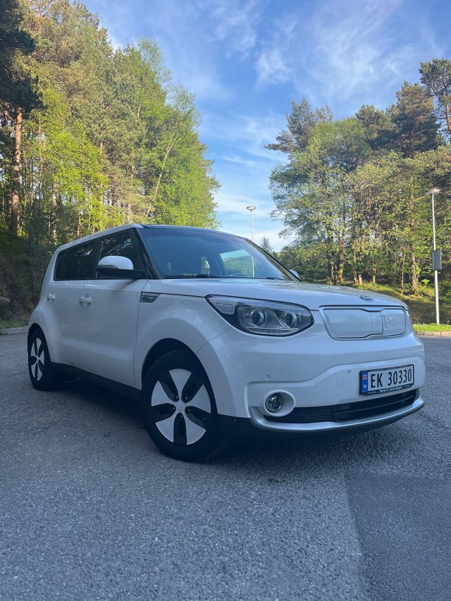 KNAJX81EFH7020782 2017 KIA SOUL-0