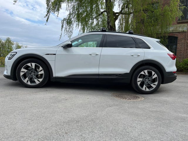 WAUZZZGE0LB029281 2020 AUDI E-TRON-2