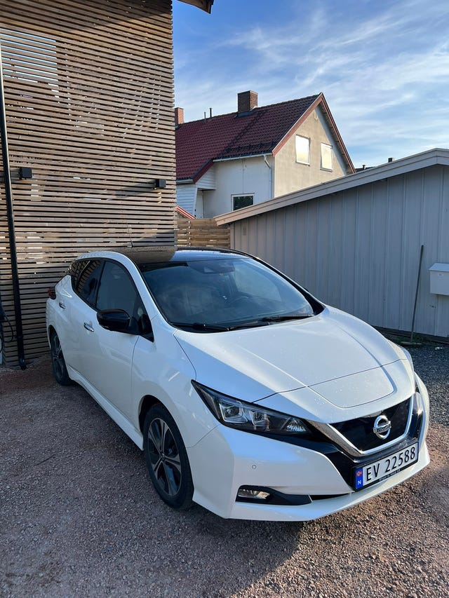 2018 NISSAN LEAF - 18