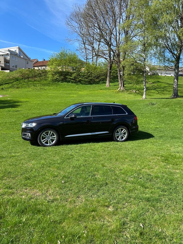 2018 AUDI Q7 - 11