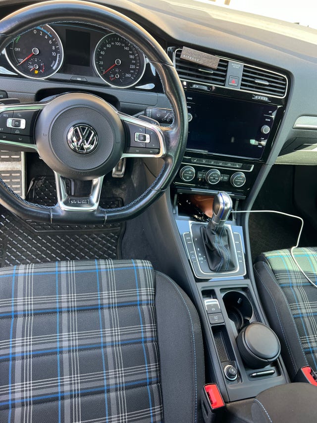 2018 VOLKSWAGEN GOLF - 10