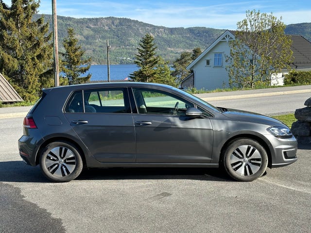 WVWZZZAUZJW900195 2018 VOLKSWAGEN GOLF-2