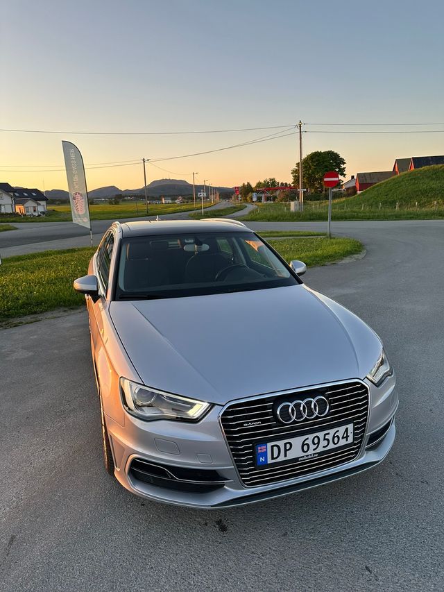 WAUZZZ8V4FA113113 2015 AUDI A3-1